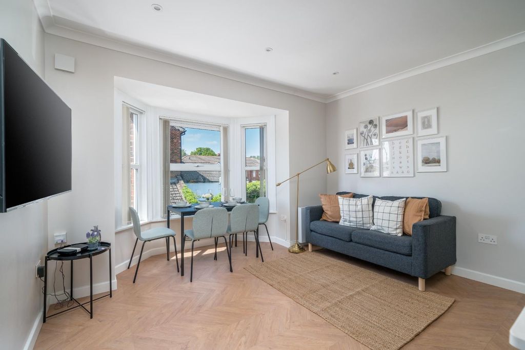 Property photo 3 of 24 Flat B - 1.Jpg