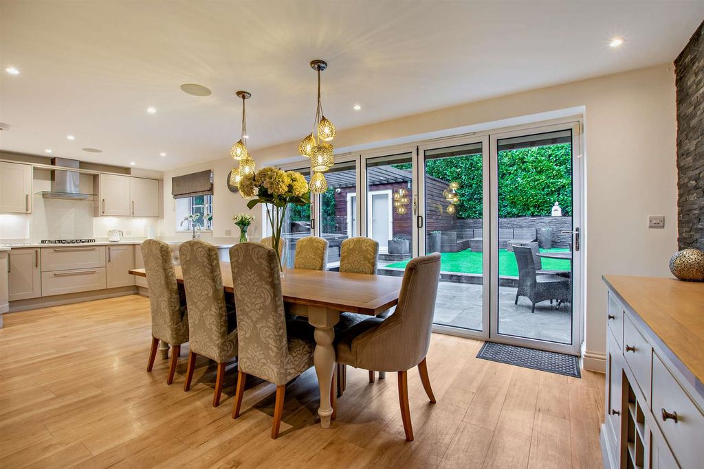 Property photo 2 of 23 8674423-Interior07-800.Jpg