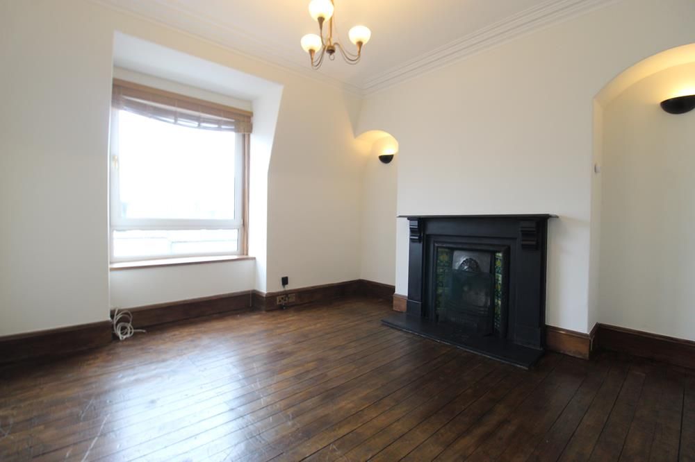 Property photo 1 of 8 Lounge
