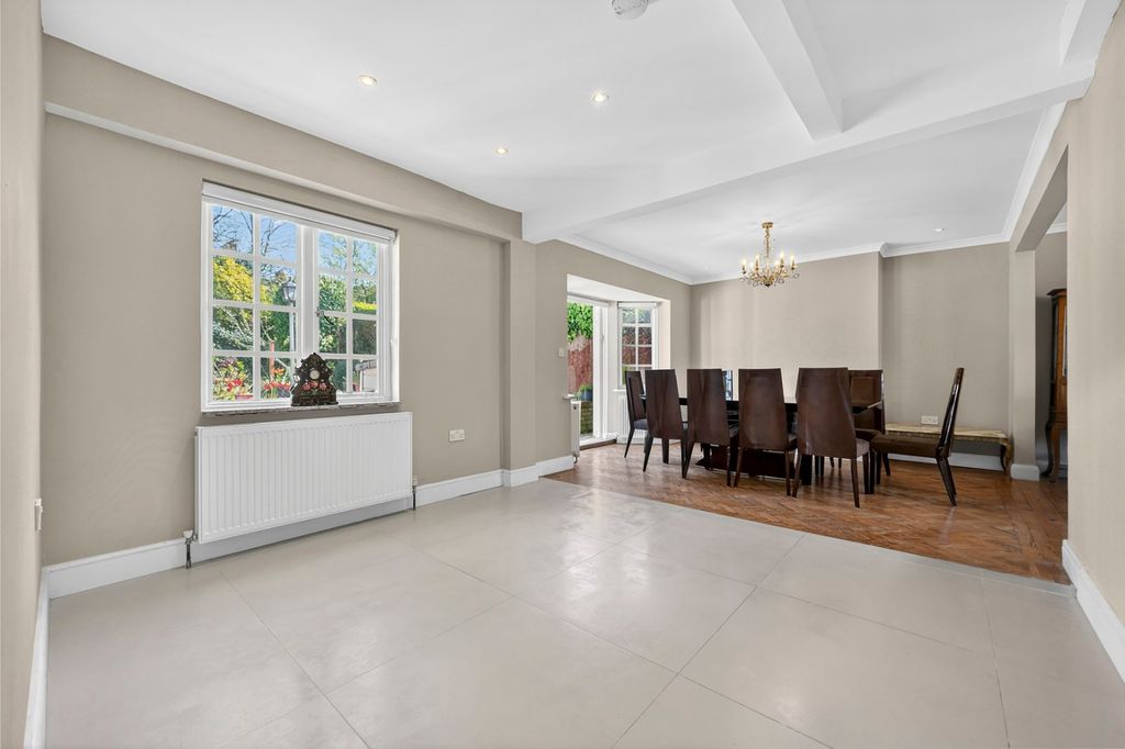 Property photo 3 of 16 Picture No. 18