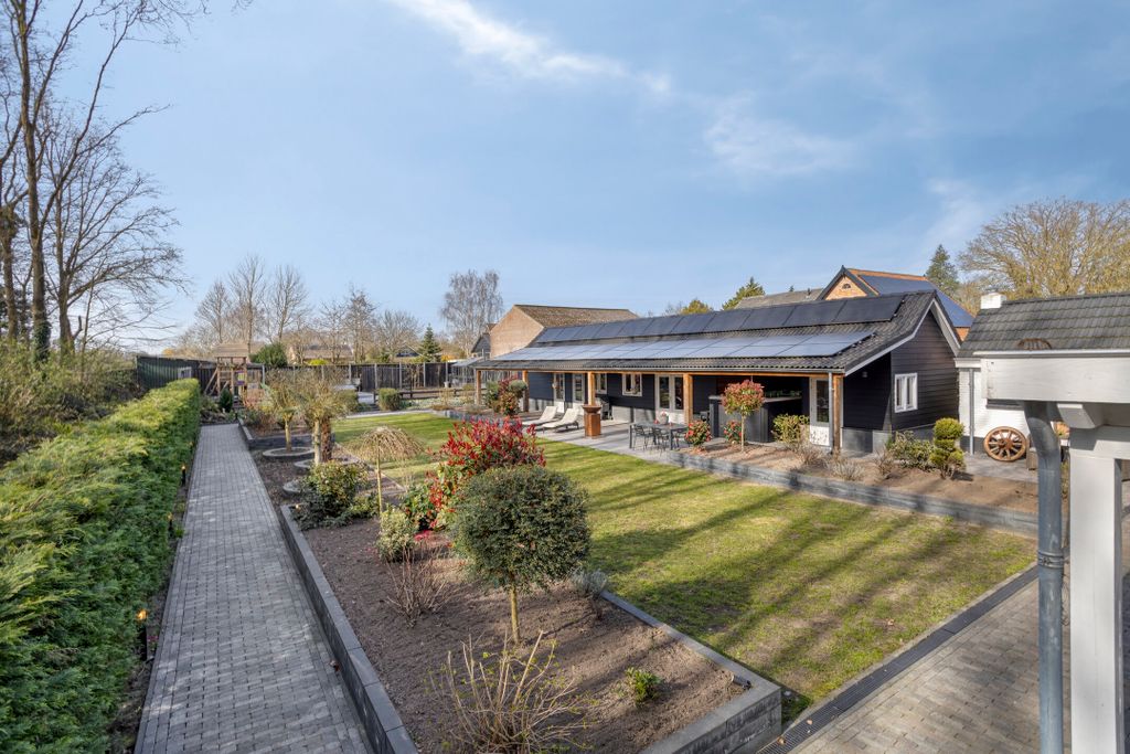 Property photo 2 of 65