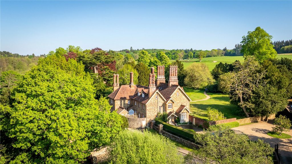 Property photo 2 of 34 House. Partnership