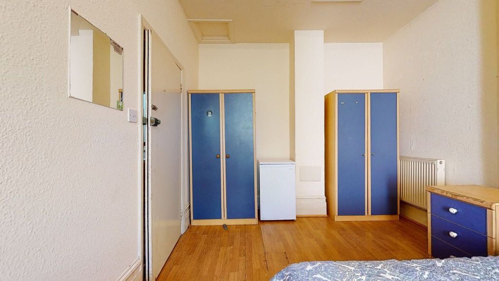 Property photo 2 of 5 Bedroom