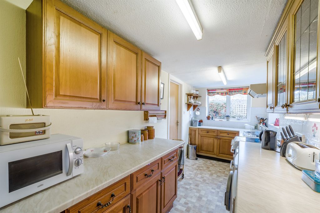 Property photo 2 of 21