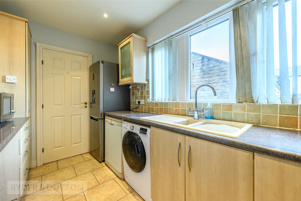 Property photo 2 of 21 Kitchen