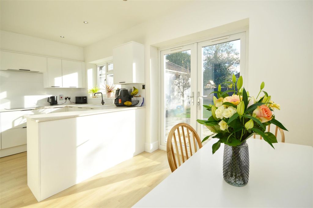 Property photo 2 of 21 Kitchen/Dining Room