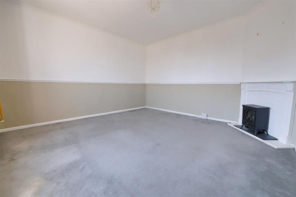 Property photo 3 of 10 Lounge