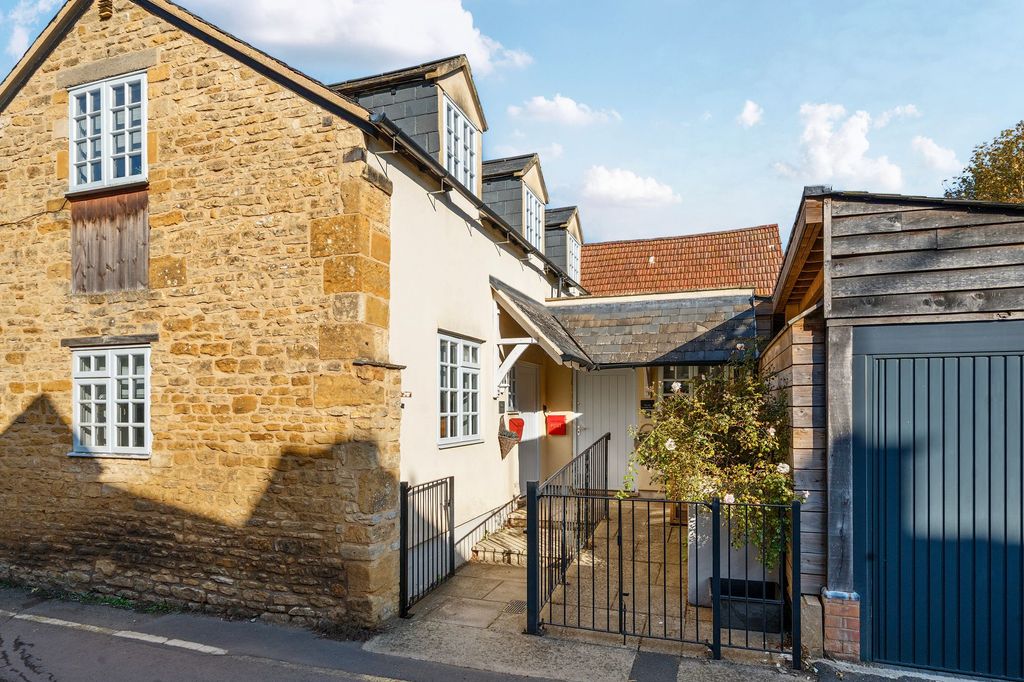 Property photo 1 of 10 Front