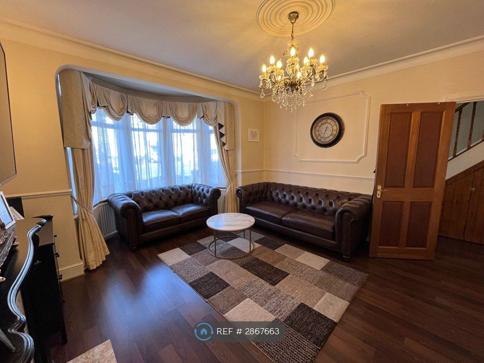 Property photo 2 of 20 Main Lounge