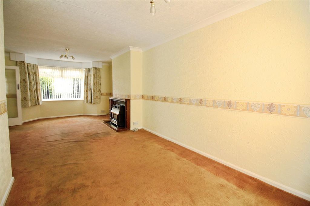 Property photo 3 of 12 Lounge/Dining Room