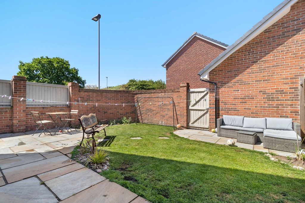 Property photo 2 of 23