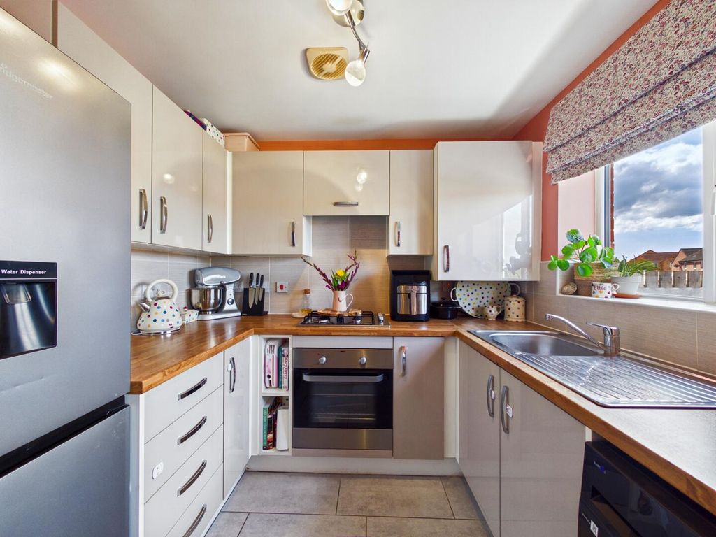 Property photo 1 of 10 Kitchen