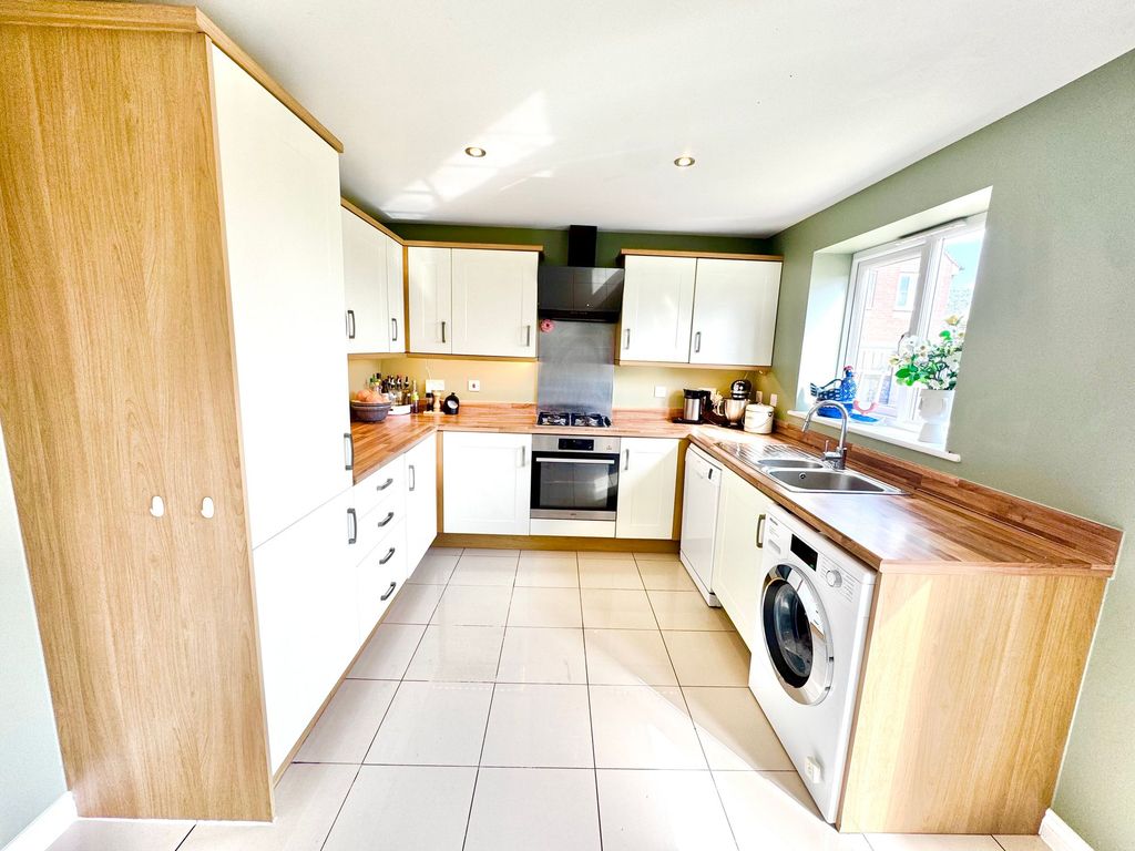 Property photo 2 of 23