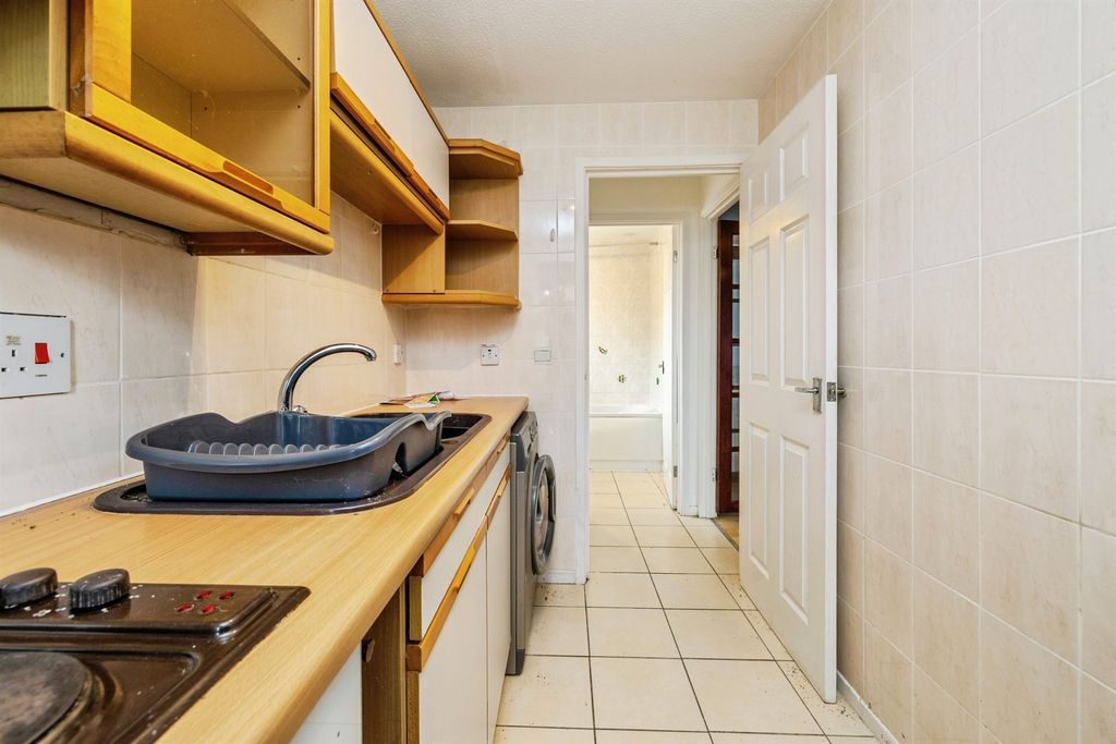 Property photo 3 of 12