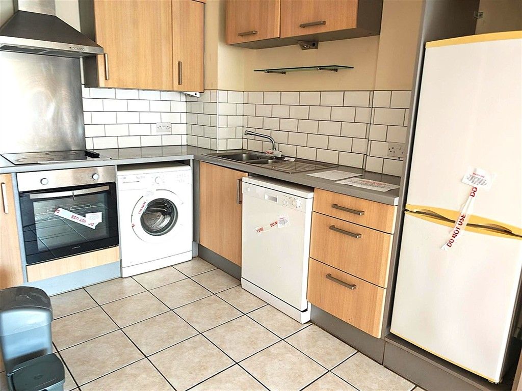 Property photo 2 of 11 Kitchen