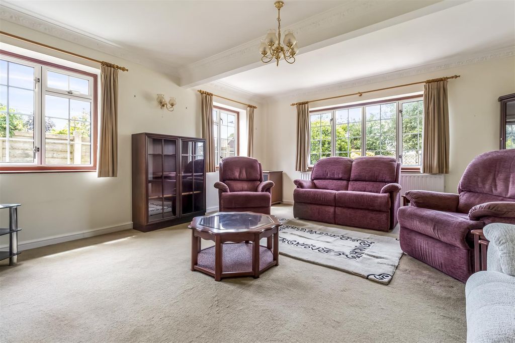 Property photo 3 of 21 22 Park Drve-009.Jpg