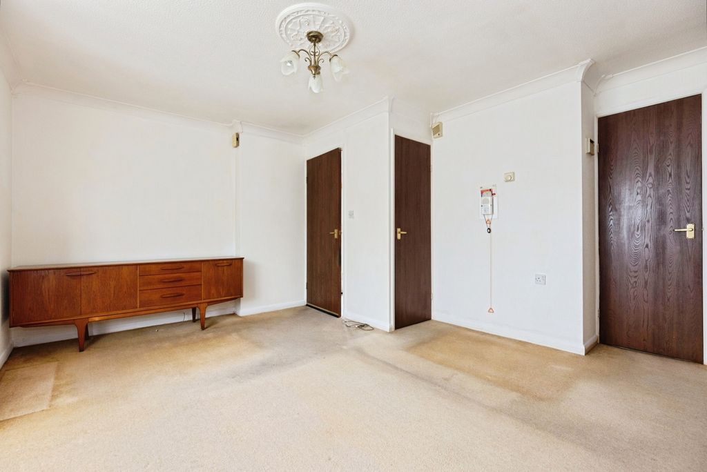 Property photo 2 of 16 Photo