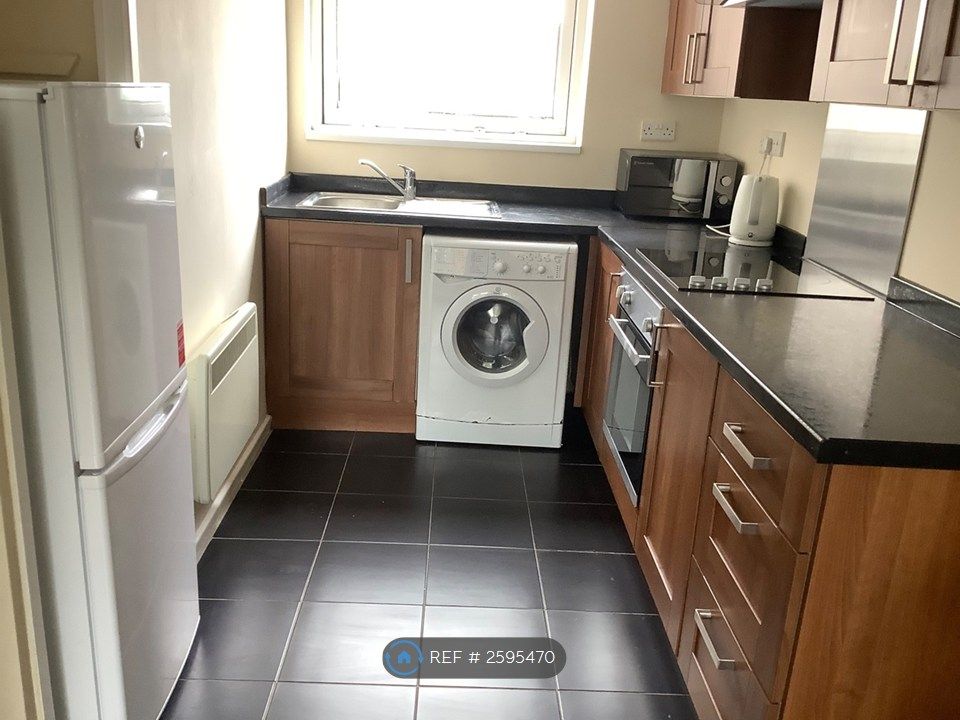 Property photo 2 of 10 Kitchen