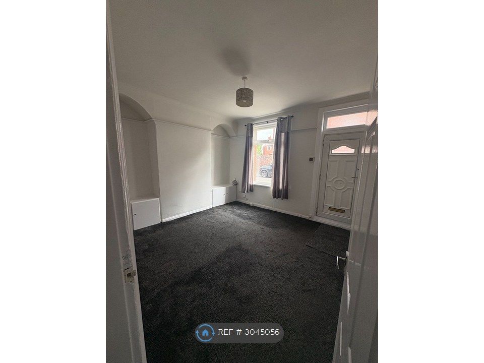 Property photo 3 of 10 Living Room