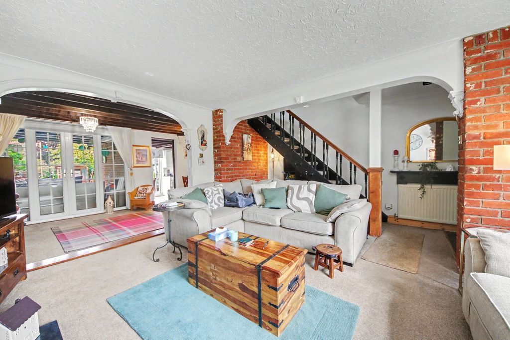 Property photo 2 of 17