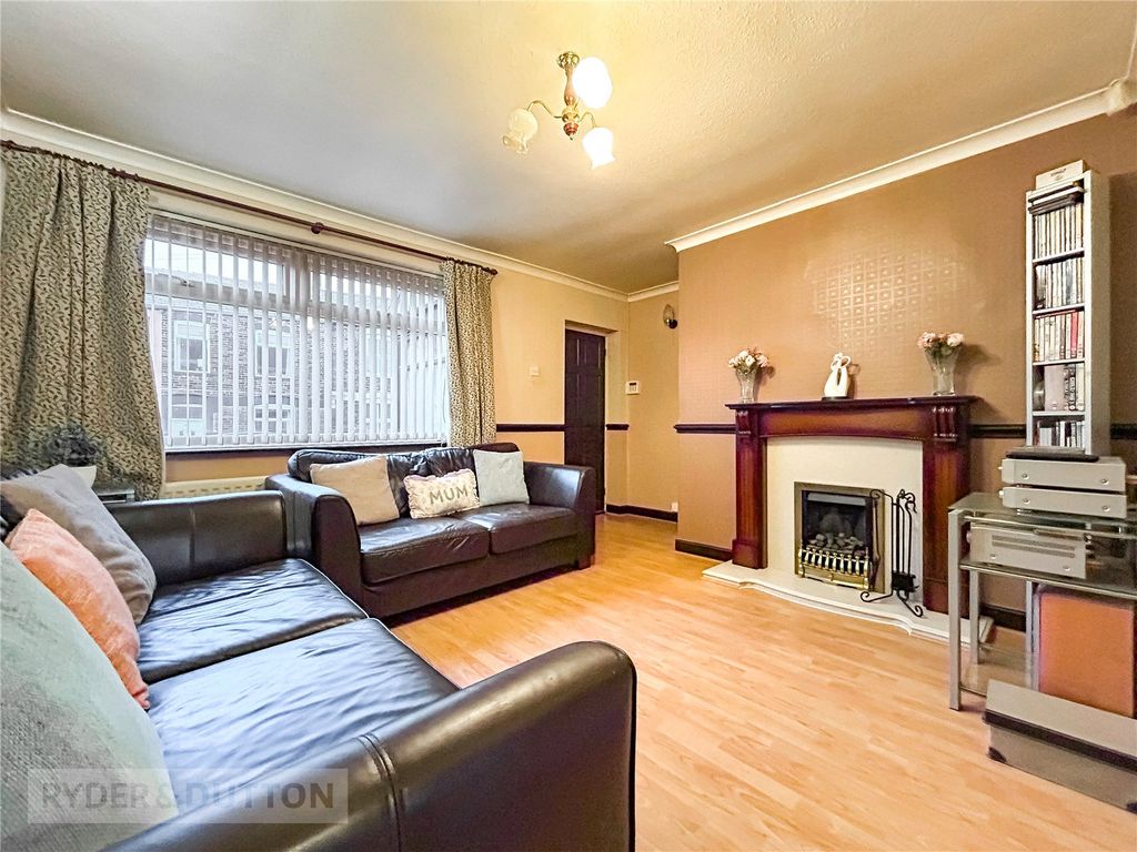 Property photo 3 of 12 Lounge