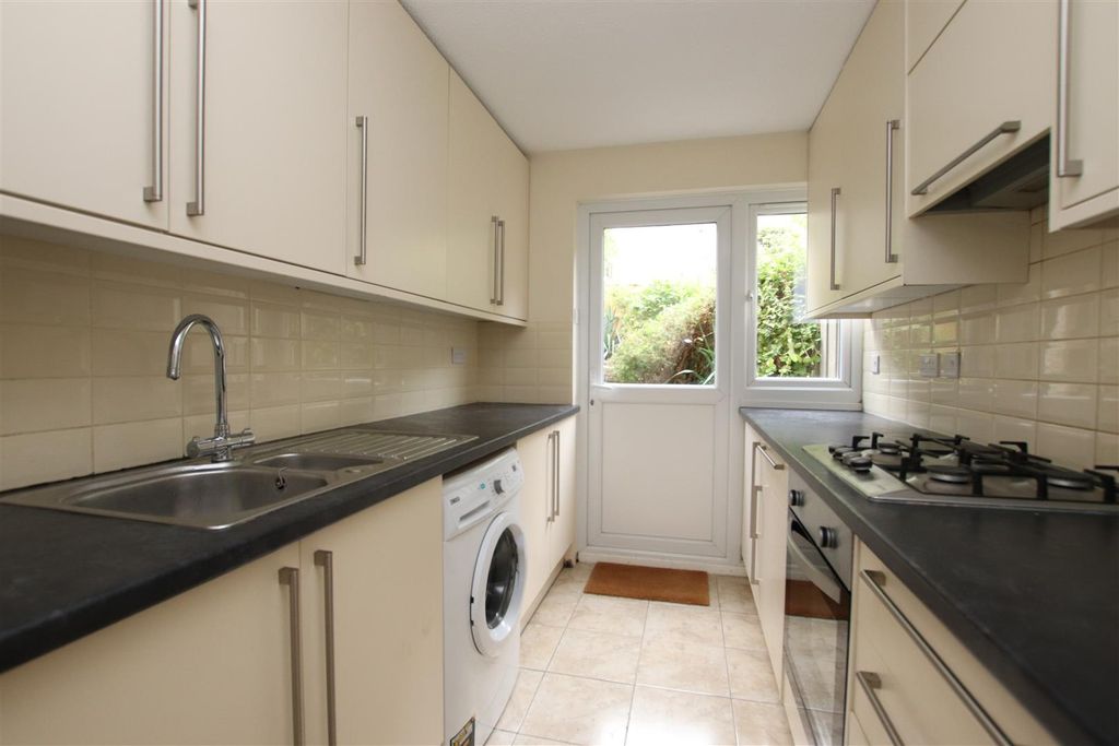 Property photo 2 of 12 Kitchen