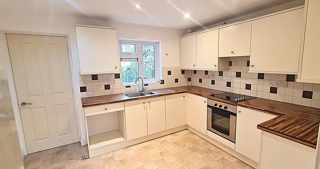 Property photo 2 of 12 Photo 8