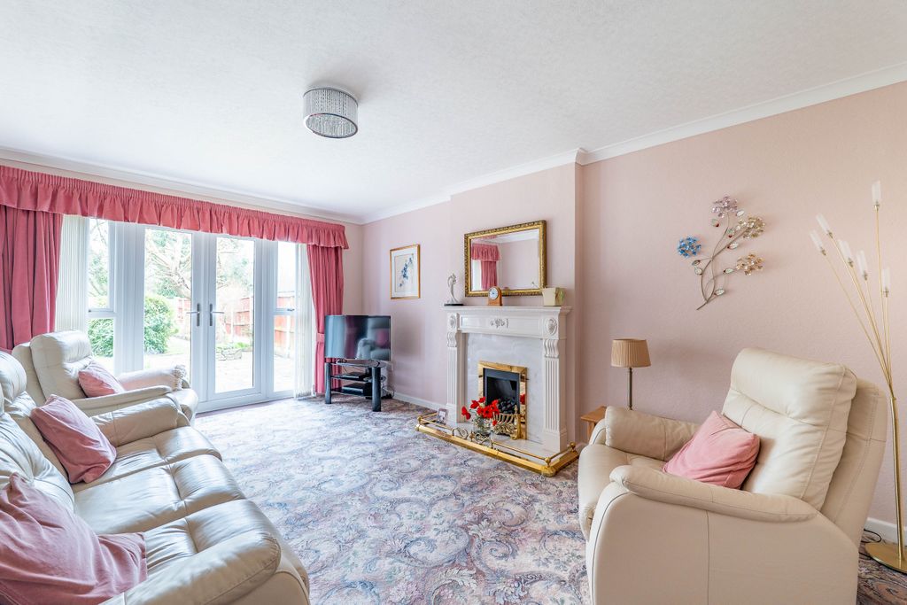 Property photo 3 of 11 Living Room