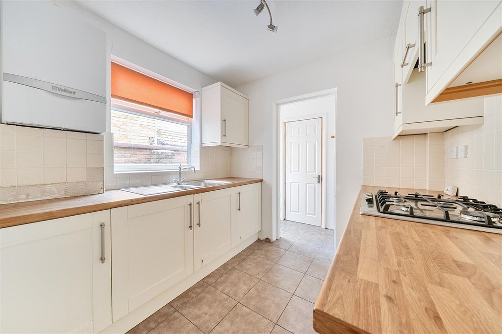 Property photo 3 of 11 Kitchen H.Jpg