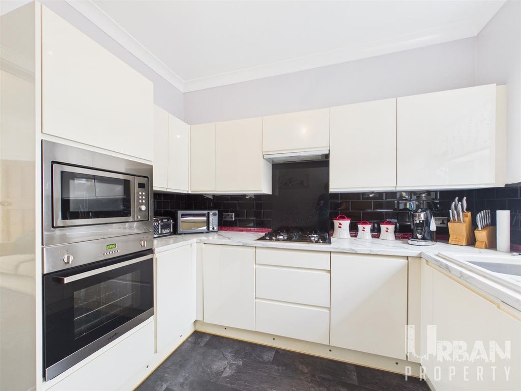 Property photo 3 of 11 Cam03038G0-Pr0279-Still005.Jpg