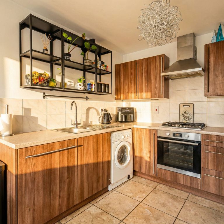 Property photo 3 of 16 Kitchen