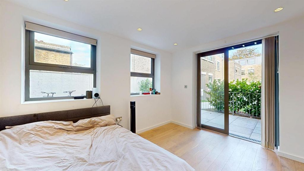 Property photo 3 of 16 Barrain London - Property For Sale In E13