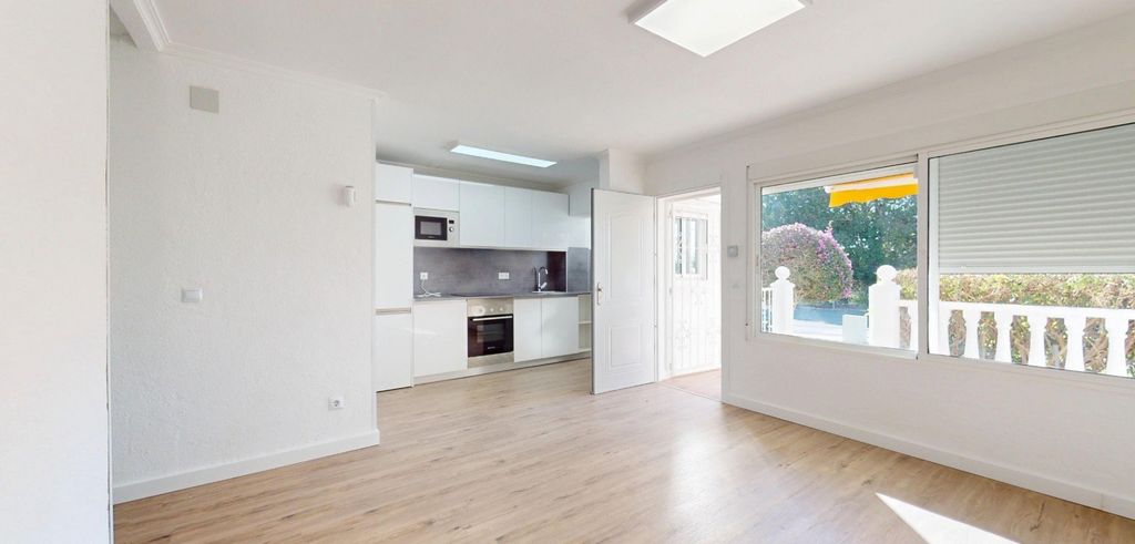 Property photo 2 of 42