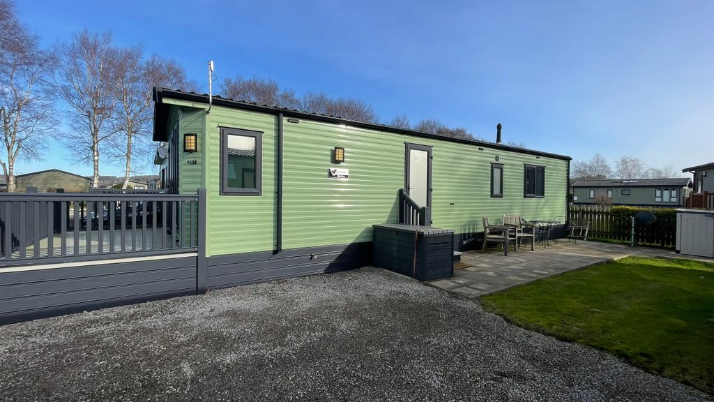 Property photo 2 of 24