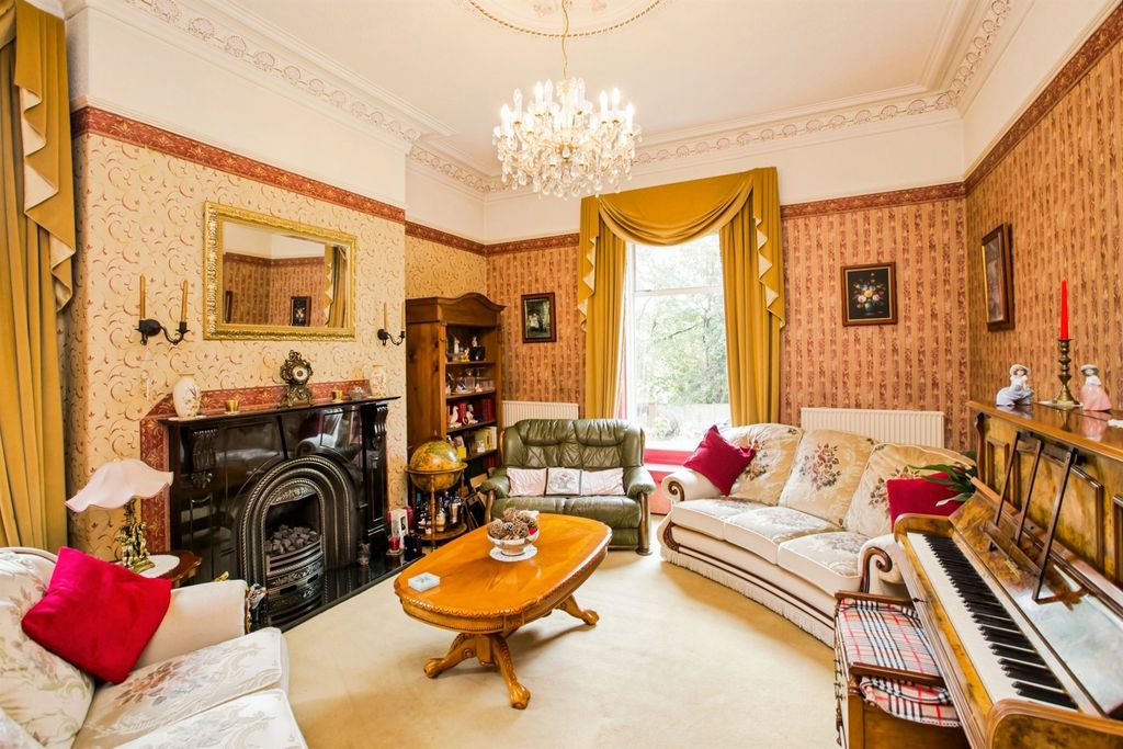 Property photo 3 of 34