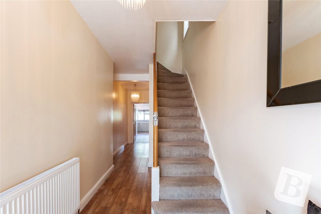 Property photo 3 of 30 Entrance Hall