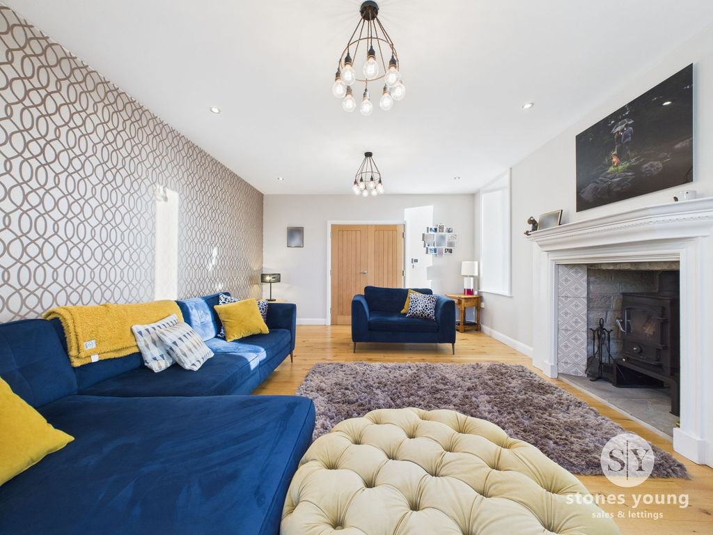 Property photo 2 of 32