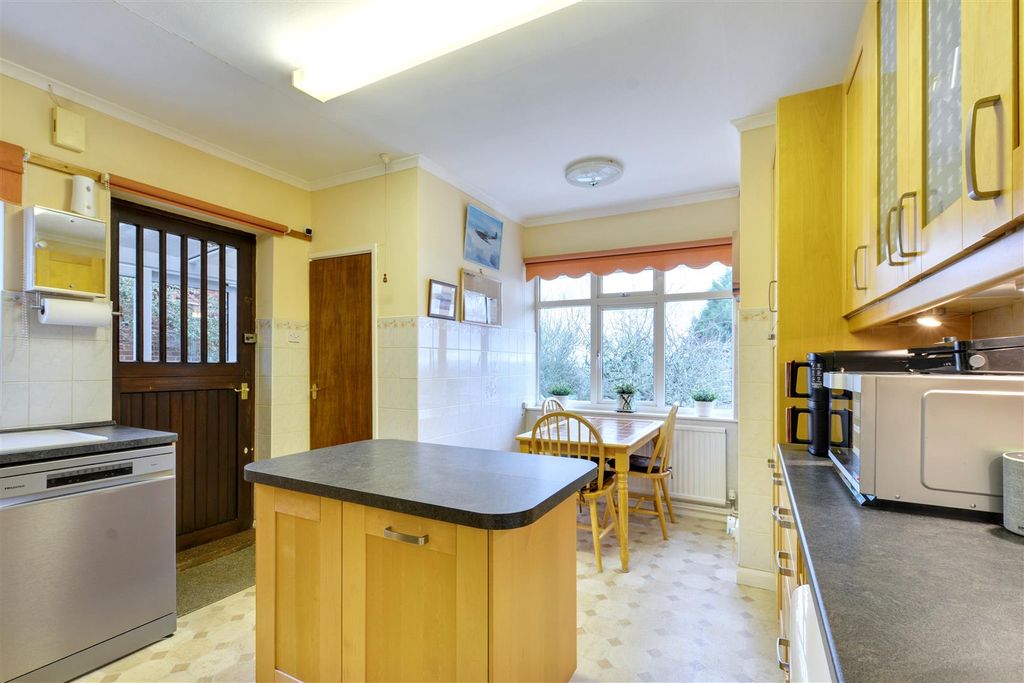 Property photo 3 of 29 Kitchen