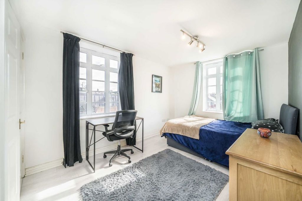 Property photo 2 of 5