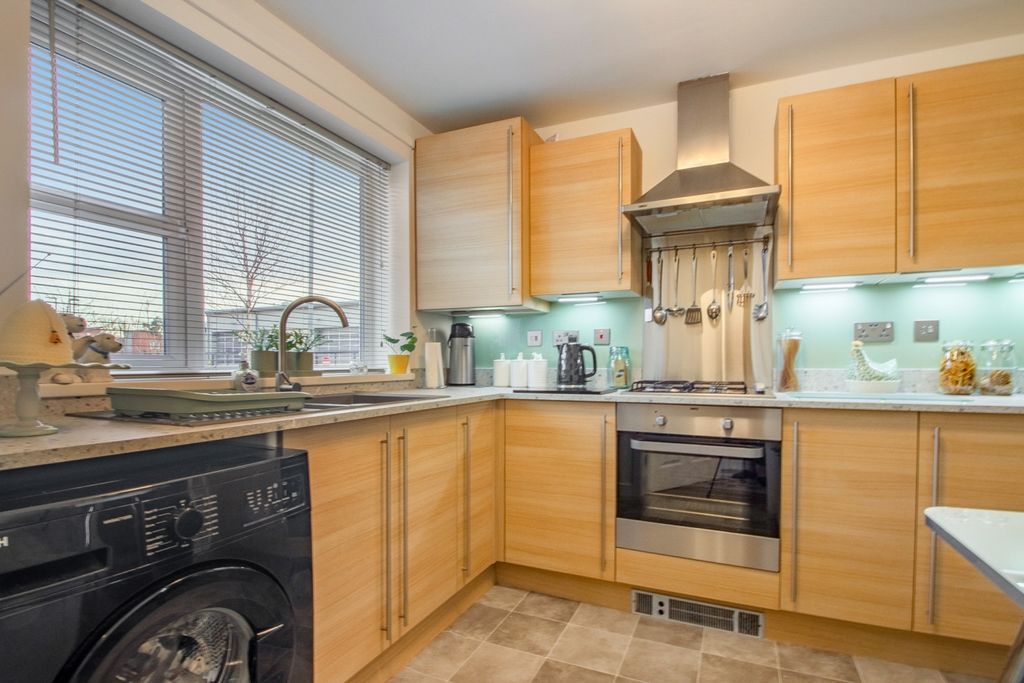Property photo 3 of 17 Kitchen