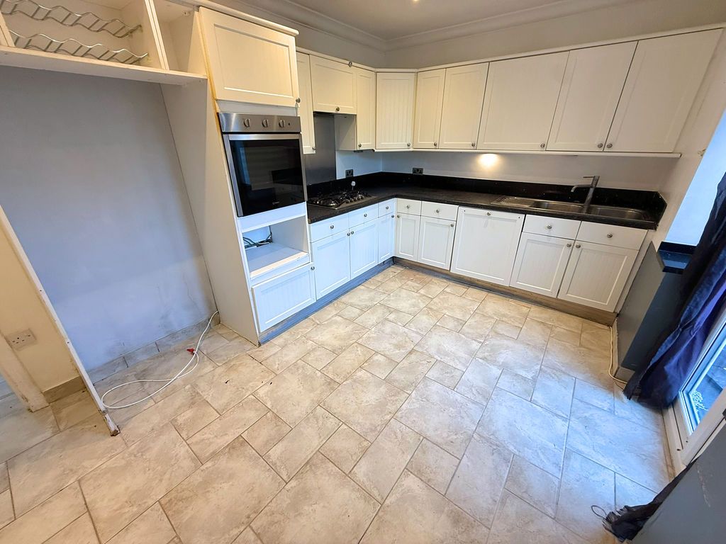 Property photo 2 of 14 Kitchen