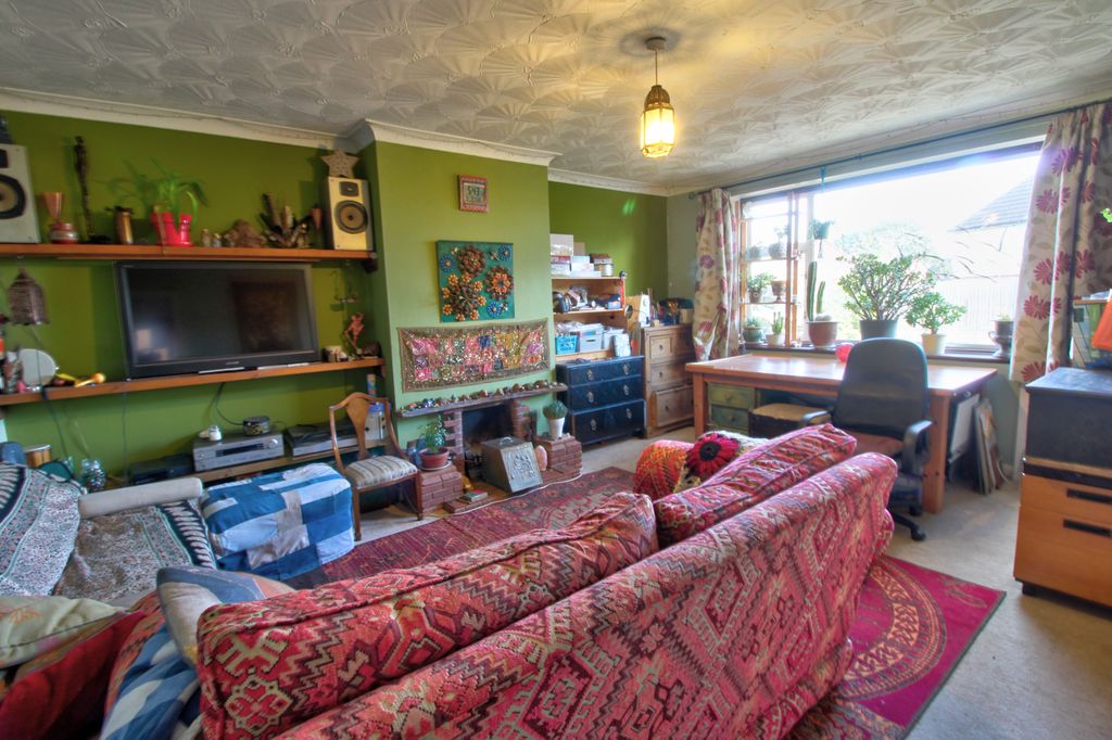 Property photo 2 of 10 Lounge