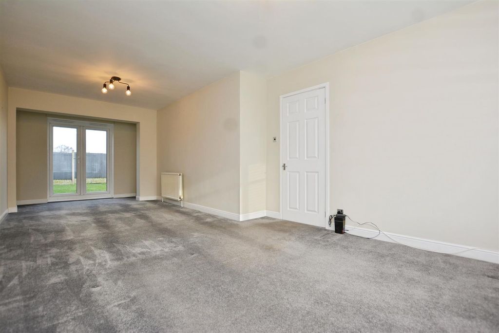 Property photo 3 of 18 Living/Dining Room