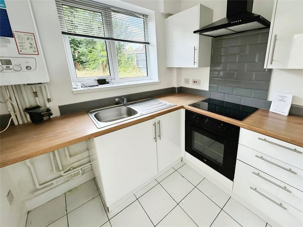 Property photo 3 of 9 Kitchen