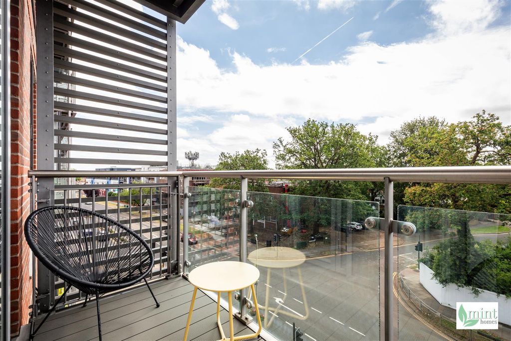 Property photo 3 of 17 The Heart - Watermark-10.Jpg