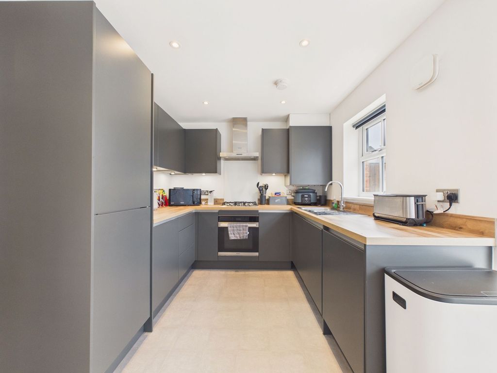 Property photo 3 of 10 Dining Kitchen