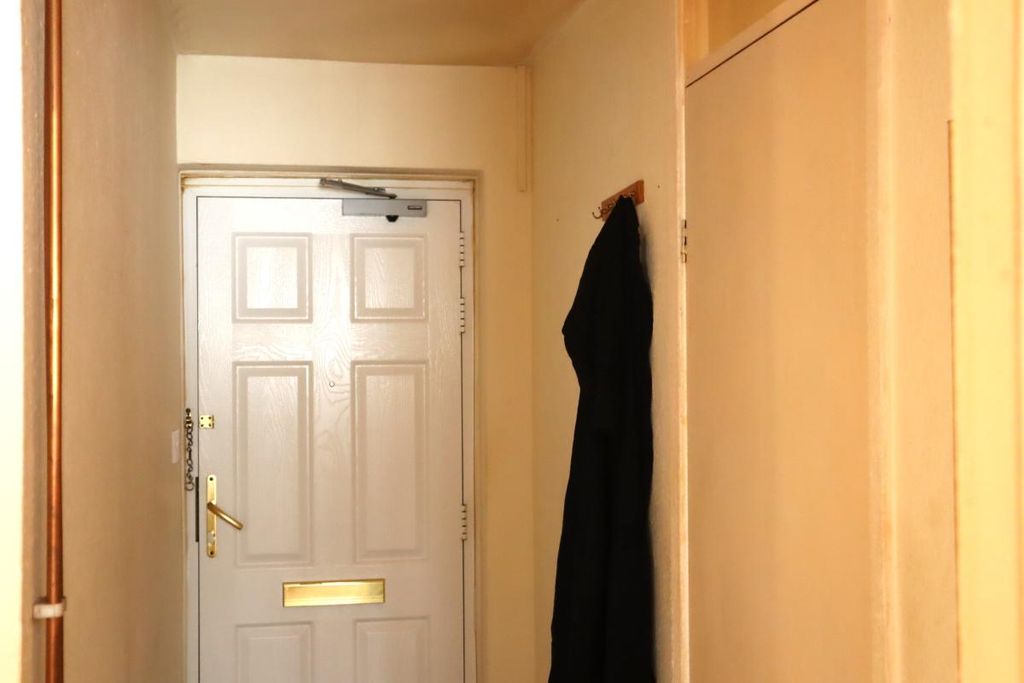 Property photo 2 of 31