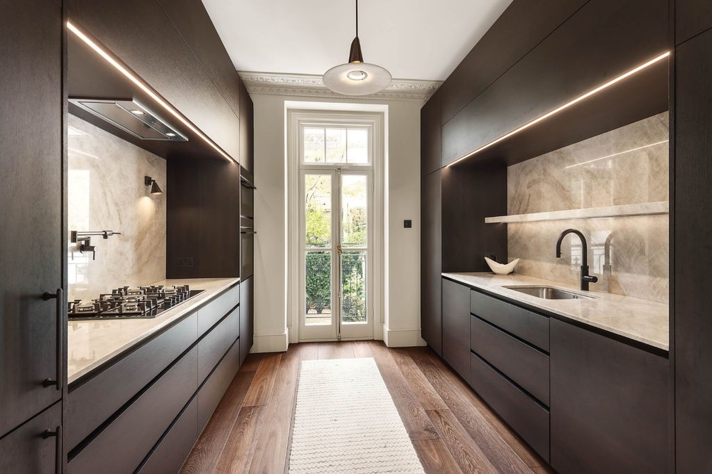 Property photo 3 of 14 Kitchen