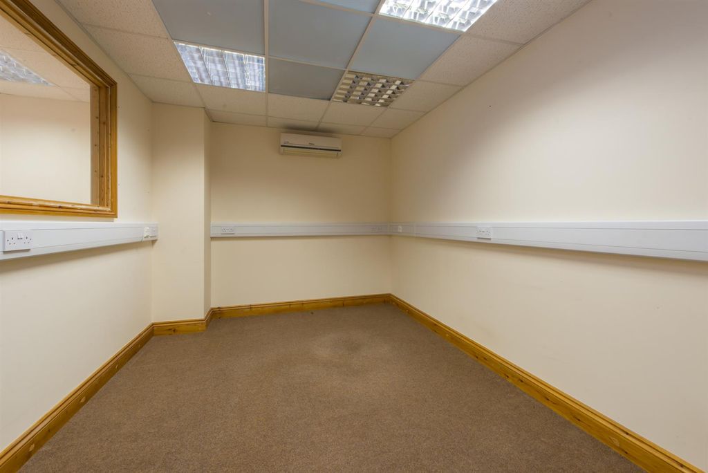 Property photo 3 of 12 General 17800686_106