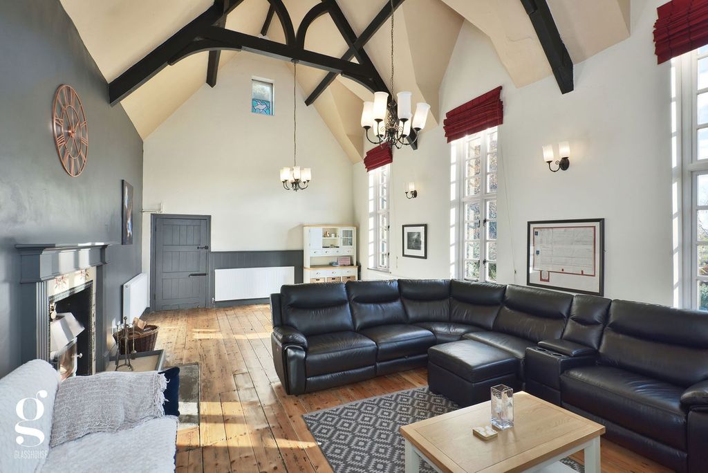 Property photo 2 of 33